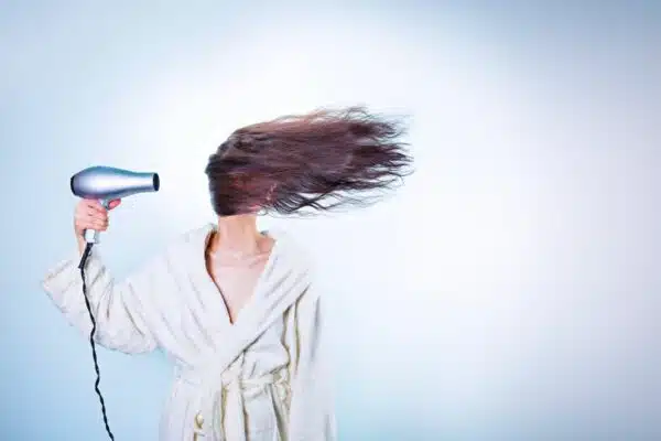 Les secrets incontournables pour des cheveux sains et brillants