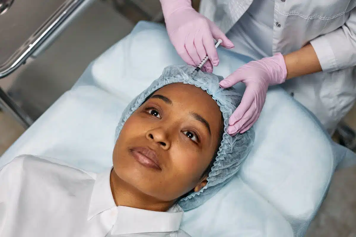 Les pour et contre des traitements de beauté professionnels : injections et peelings