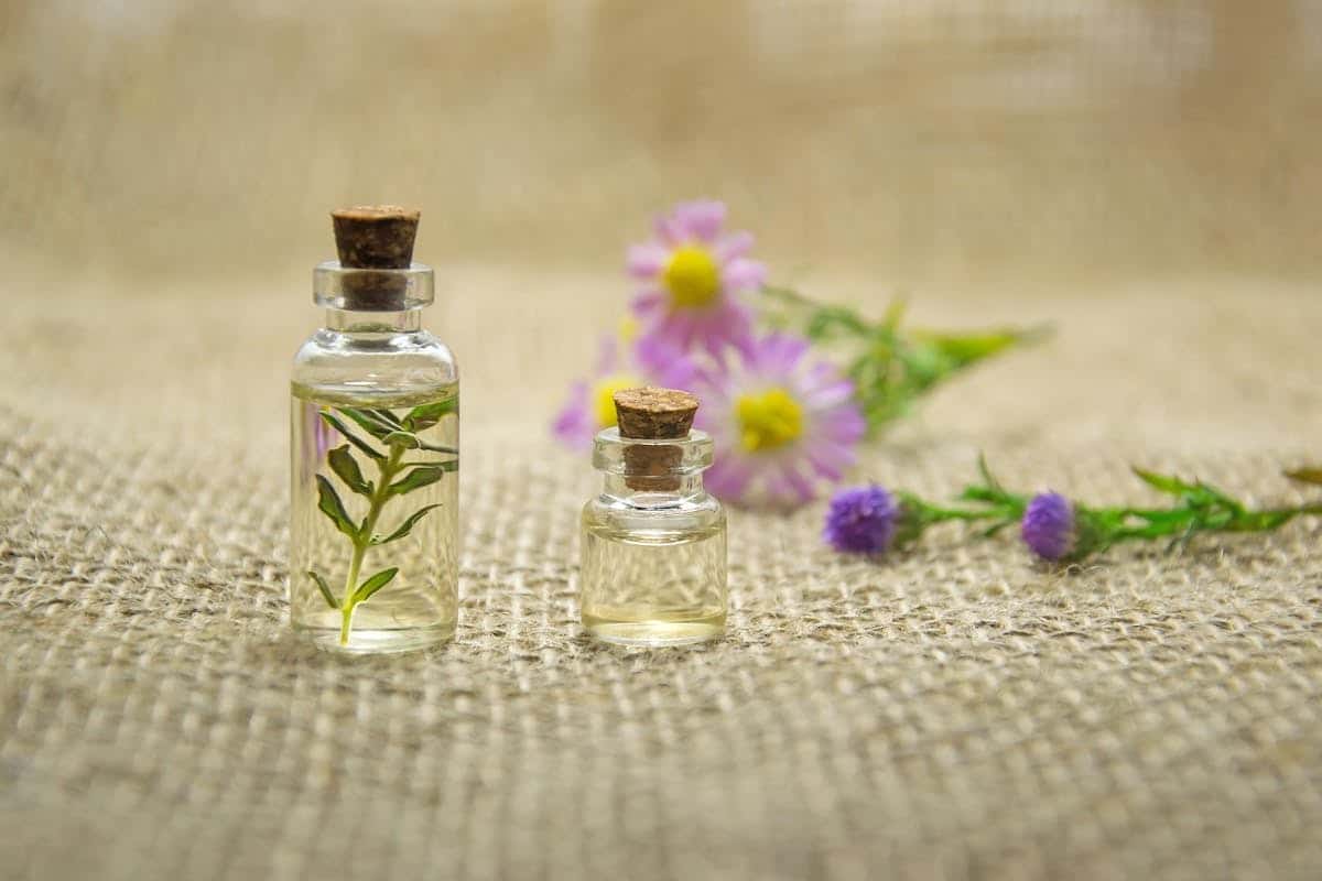 Les huiles essentielles : une solution naturelle pour sublimer votre peau