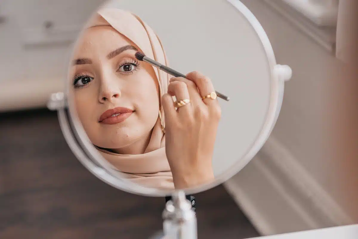 Les astuces incontournables pour sublimer son visage grâce au maquillage