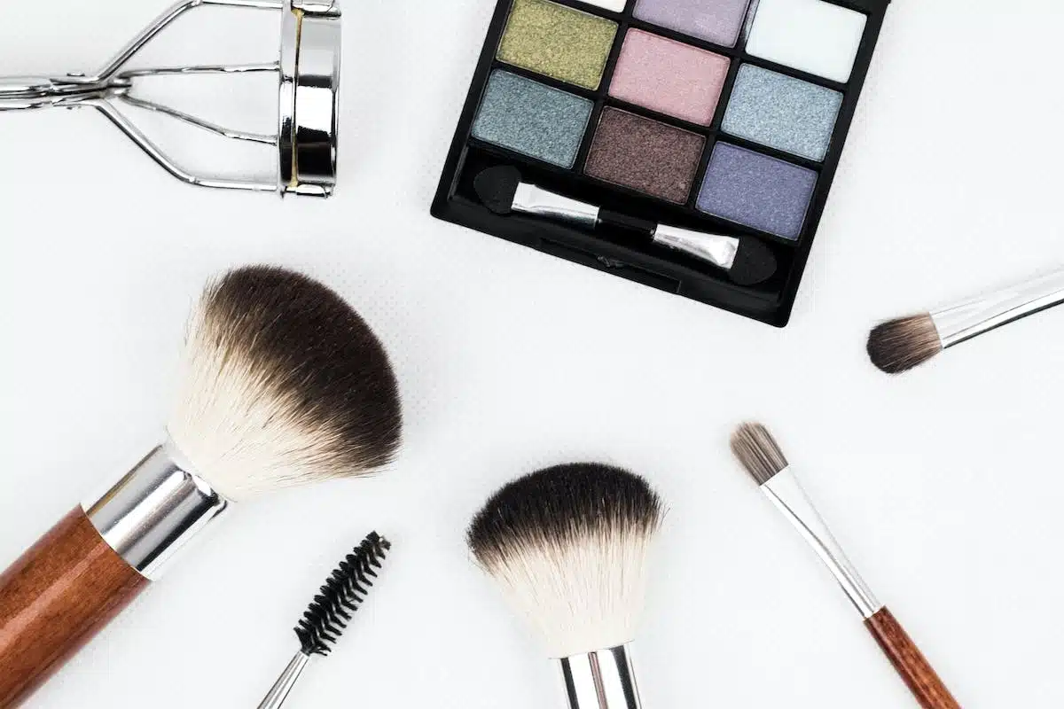 Maquillage longue tenue : les meilleures astuces pour un résultat impeccable