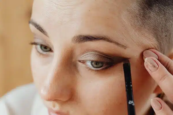 Sublimez votre regard : les meilleures astuces de maquillage pour mettre vos yeux en valeur