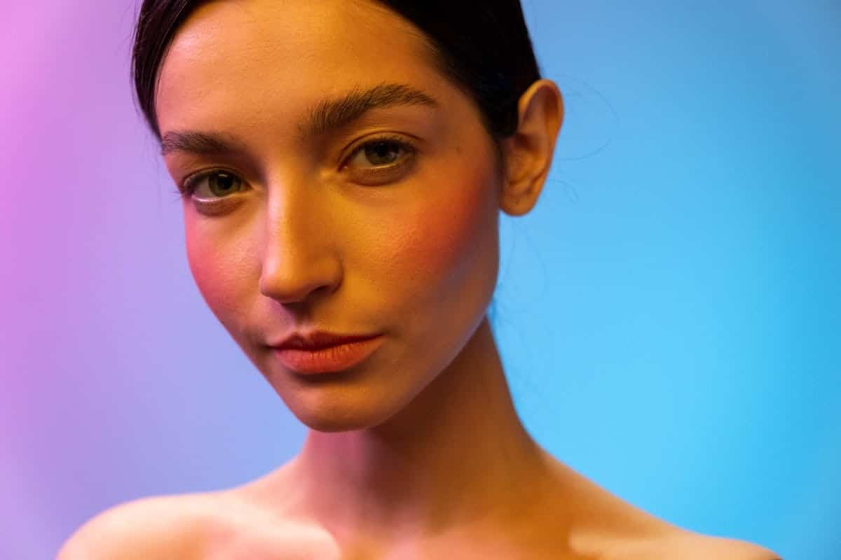 Maquillage anti-âge : les secrets d’un teint rajeuni et lumineux