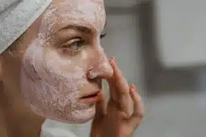 Prendre soin de sa peau en hiver : les meilleures astuces