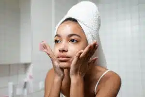 Découvrez les secrets incontournables pour une peau saine et éclatante