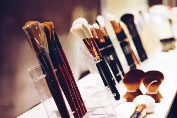 Retirer son maquillage avec succès : les astuces pour une peau en santé