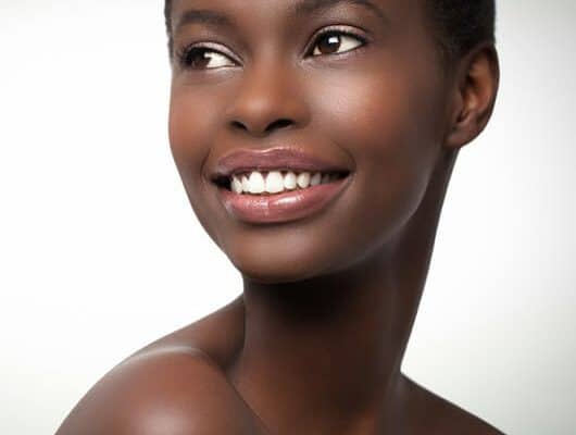 Comment choisir votre fondation pour la peau noire ?