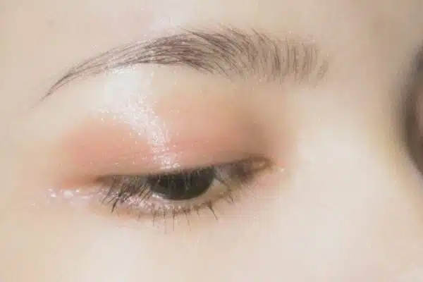 Tout savoir sur les différentes options de produits pour le contour des yeux