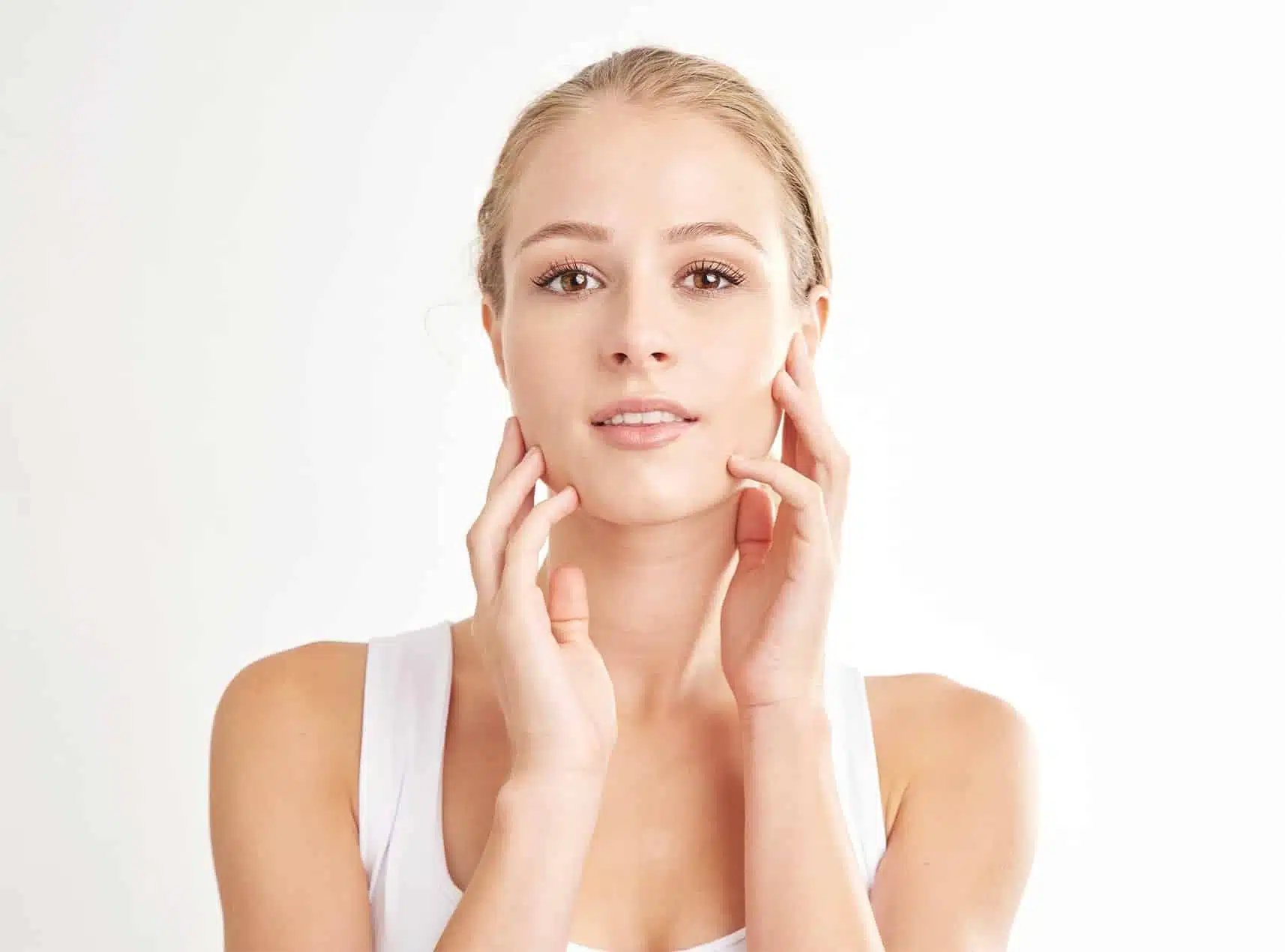 Le yoga du visage : une méthode simple pour éliminer le sillon nasogénien
